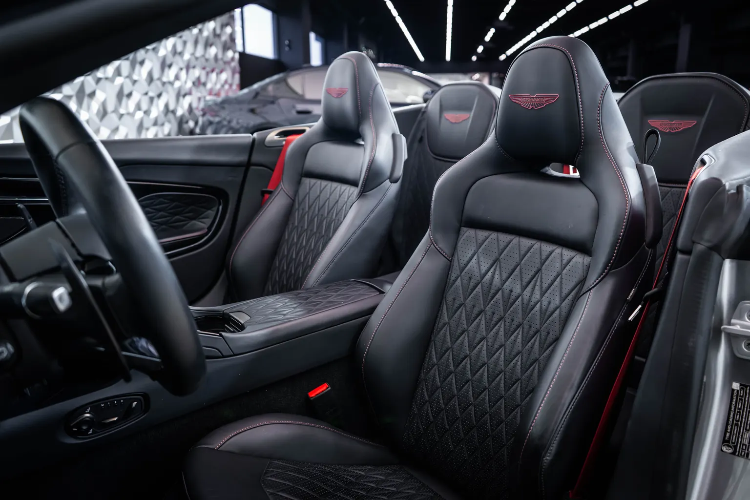 Aston martin DB12 DB12 Volante Aluminite Silver – снимка 13