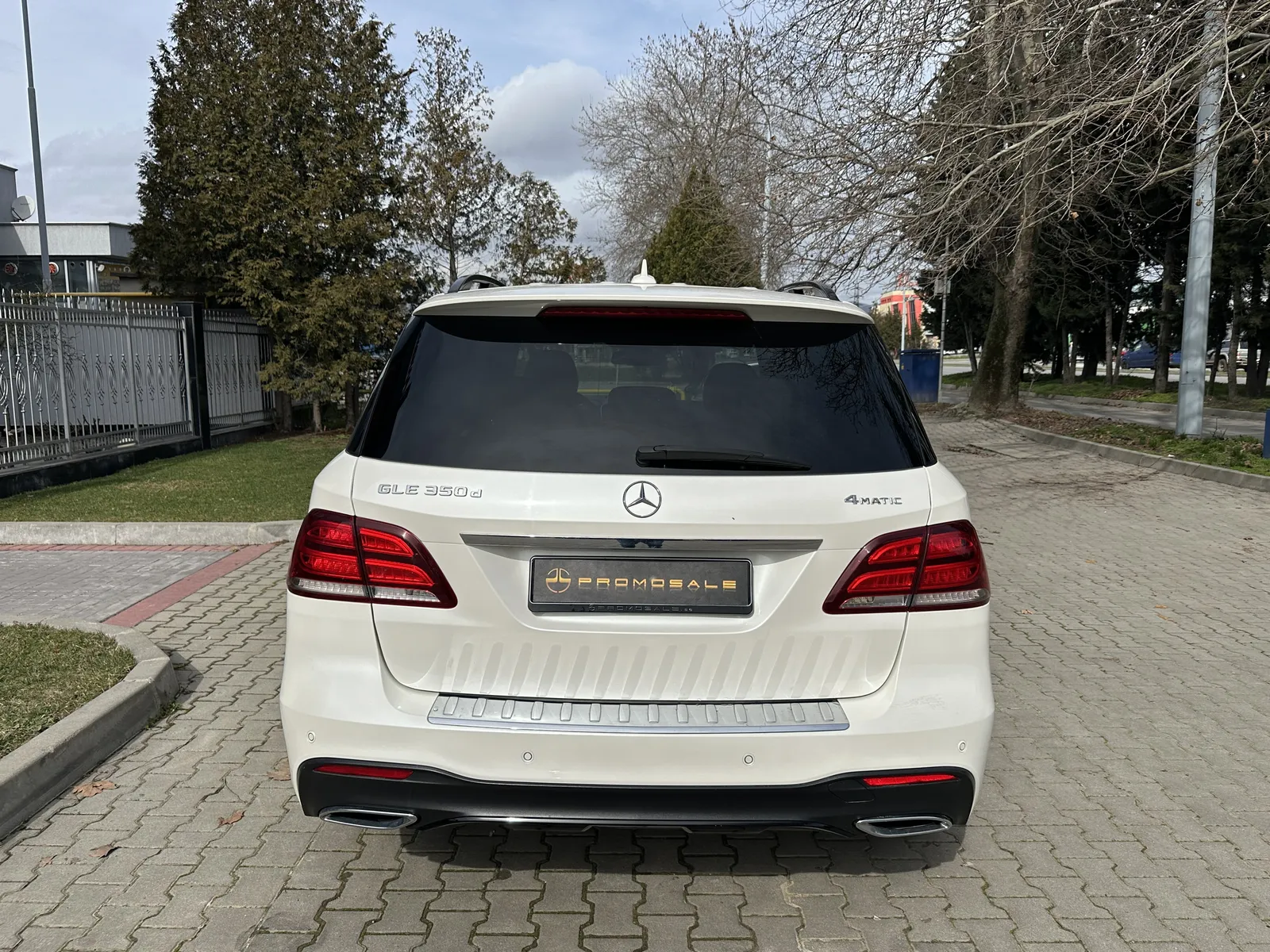Mercedes-Benz GLE 350 d 4M*AMG*Designo*Night*OffRoad*Alcantara*h/k*Air* – снимка 4