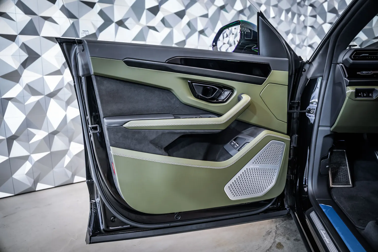 Lamborghini Urus SE B&O*Pano*360 – снимка 7