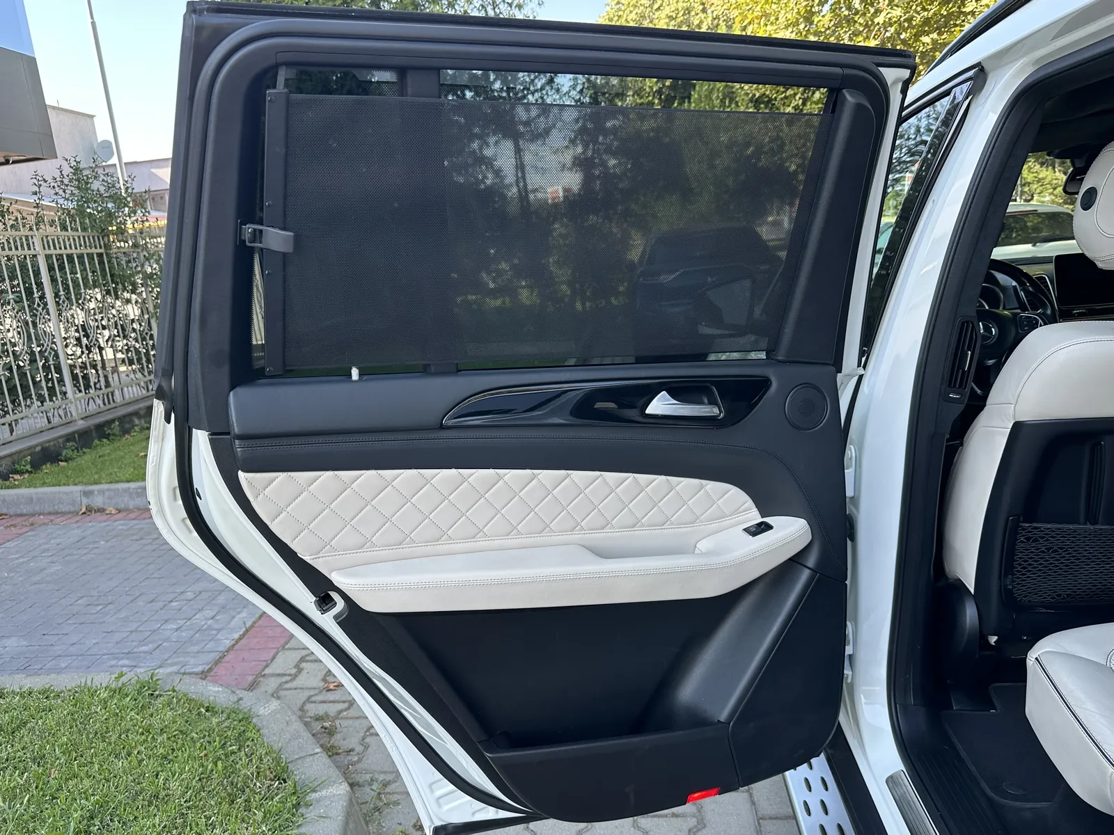 Mercedes-Benz GLS 350 d AMG Designo Alcantara – снимка 16