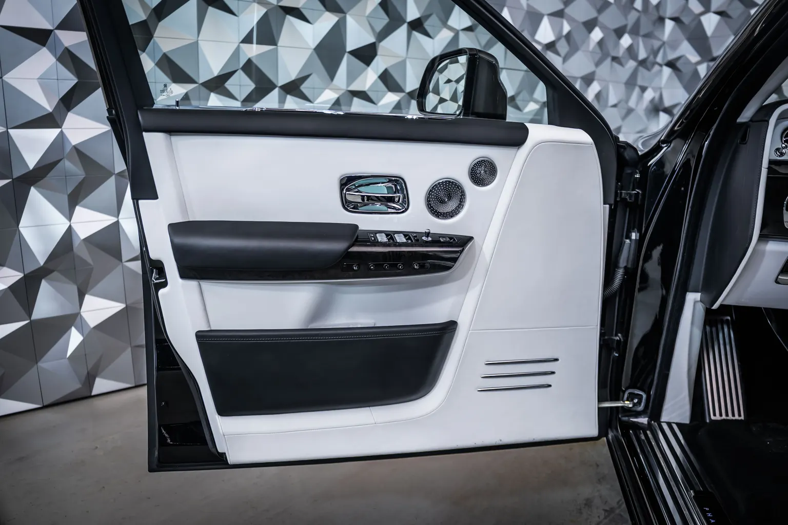 Rolls-Royce Phantom VIII*StarLights*Massage*360*TV*22 – снимка 7
