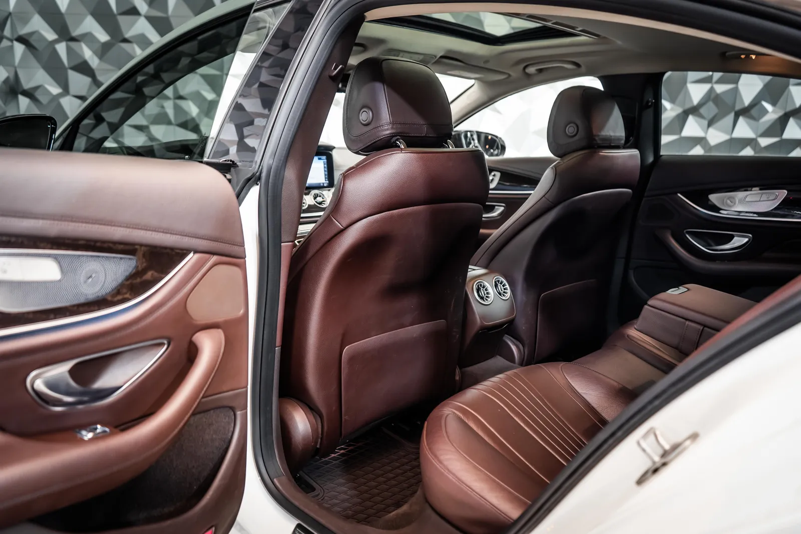 Mercedes-Benz CLS 350 d 4M AMG*AIR BODY* Burmester* – снимка 14