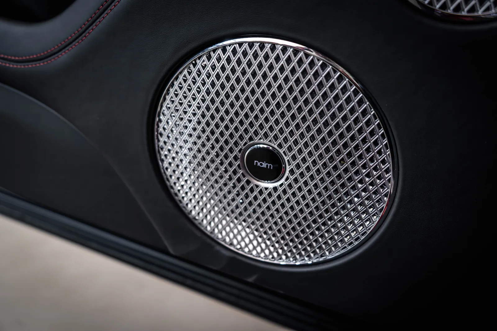 Bentley Bentayga V8 First Edition BLACK SPEC CARBON* – снимка 18