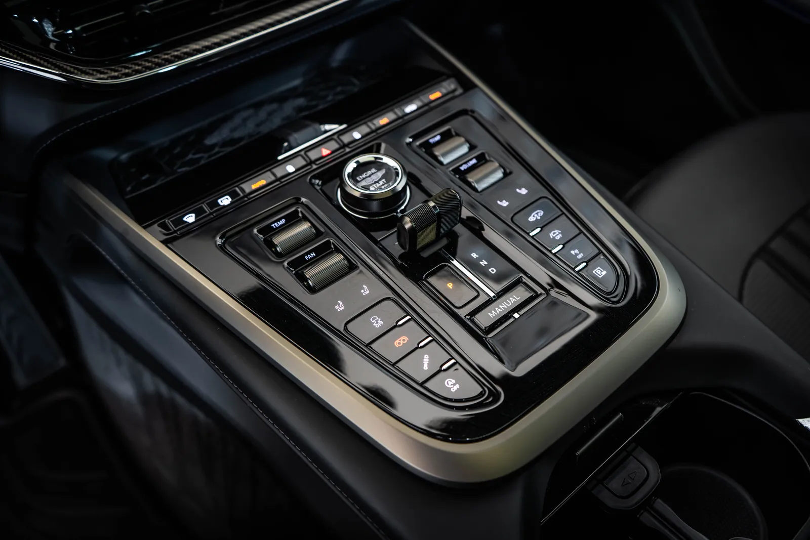 Aston Martin DBX 707*Carbon*Bowers & Wilkins – снимка 9